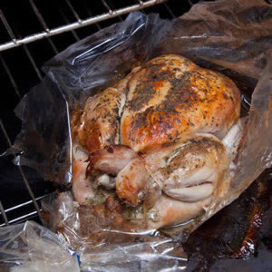 Roast In A Bag Self Basting Oven Bag. 8 bags per pack. 25 x 38 cm with tie closures