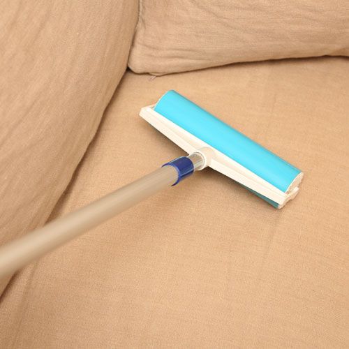 Washable lint roller with a long telescopic handle & £12&99