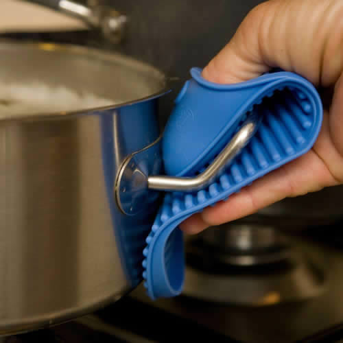 Silicon pot holders offered by Caraselle