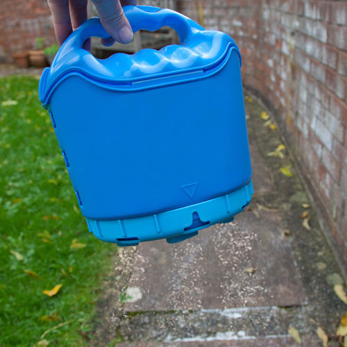 Winter Salt Spreader the easy way to make paths & driveways safe this